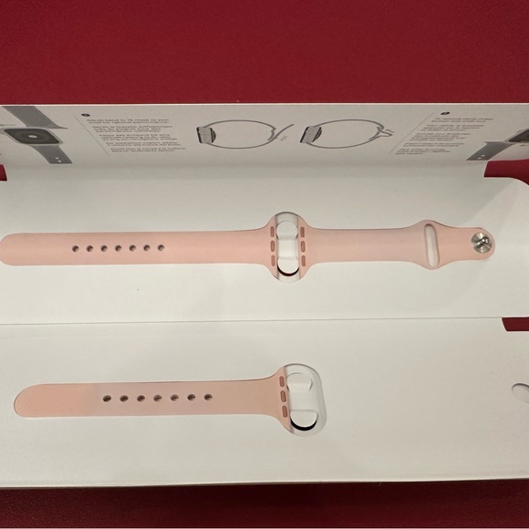 Series 5 Apple Watch - Rose Gold + 3 bands - Picture 8 of 13